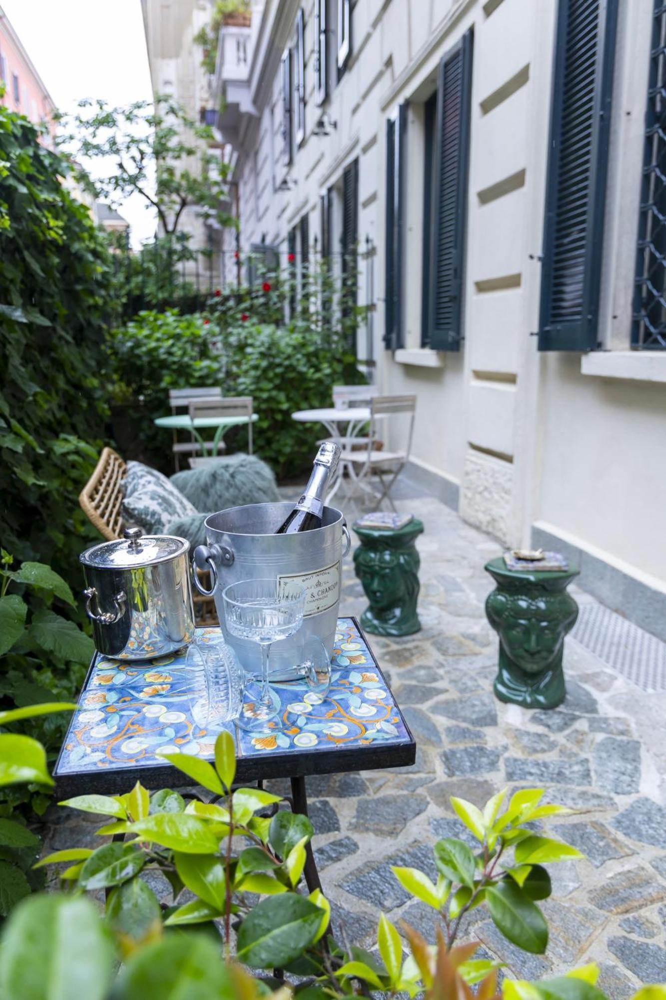 Luxury Bohemian Suite With Private Garden In Milaan Buitenkant foto